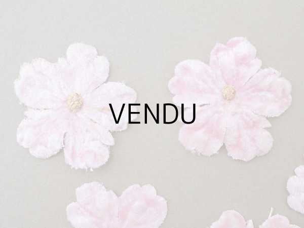 画像2: アンティーク 布花材料 ベルベットの花びら 花芯付き 5ピースのセット 約4cm 布花 ピンク (2)