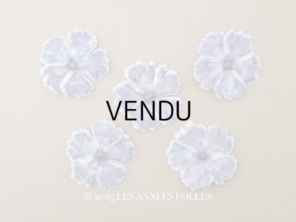 画像1: アンティーク 布花材料 ベルベットの花びら 花芯付き 5ピースのセット 約4.3cm  布花 グレイッシュパープル (1)