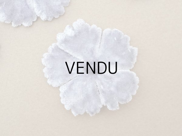 画像2: アンティーク 布花材料 ベルベットの花びら 花芯付き 5ピースのセット 約4.3cm  布花 グレイッシュパープル (2)