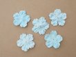 画像3: アンティーク 布花材料 ベルベットの花びら 花芯付き 5ピースのセット 約4cm 布花 アイスブルー (3)