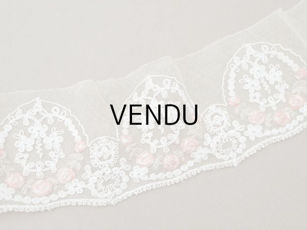 画像2: アンティークピンクの薔薇刺繍入り レース ベージュ 1m 約8cm幅 (2)