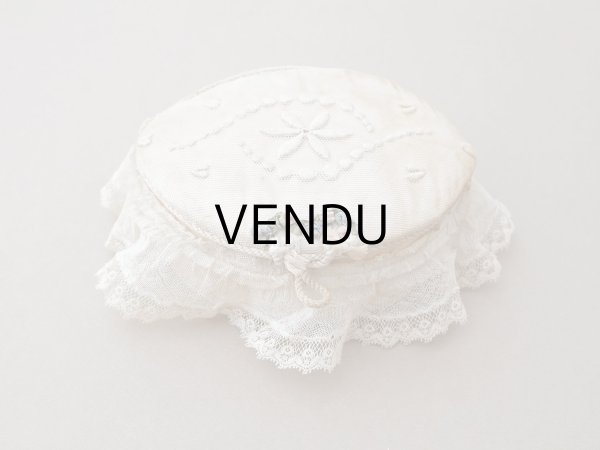画像2: アンティーク シルク製 ロココモチーフ付 ボックス 花刺繍＆レース (2)