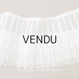 画像: アンティーク 幅広 ドレスの裾 2段のプリーツ入り レース付 1.86m 24cm幅 コットンオーガンジー