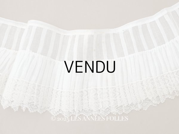 画像1: アンティーク 幅広 ドレスの裾  2段のプリーツ入り レース付 1.86m 24cm幅 コットンオーガンジー (1)