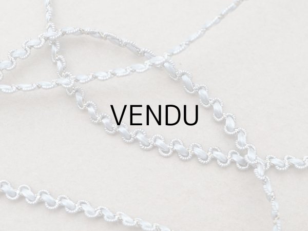 画像2: アンティーク 極細 2.5mm幅 トリム グレイ＆シルバー 1.13m シルク＆メタル製 (2)