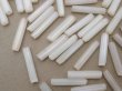 画像5: アンティーク オーロラ加工 ガラスビーズ  オフホワイト 約4×18mm  約170ピース (5)