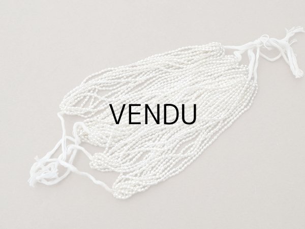 画像2: アンティーク 極小 スフレビーズ シルバー 2mm カット入り 約3000ピースのセット 吹きガラス製ビーズ  (2)