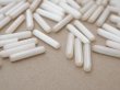 画像4: アンティーク オーロラ加工 ガラスビーズ  オフホワイト 約4×18mm  約170ピース (4)
