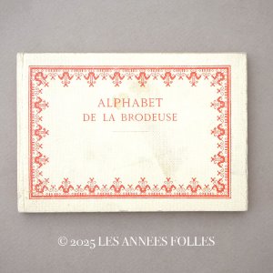 画像: アンティーク DMC 刺繍図案帳 ALPHABET DE LA BRODEUSE - BIBLIOTHEQUE D.M.C -
