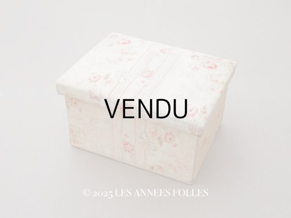 画像1: ＊蚤の市＊アンティーク 薔薇模様&水色のリボン カルトナージュボックス  (1)