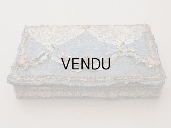 画像3: 【セール対象外】【クーポン対象外】アンティーク シルク製 ロココモチーフ&ロココトリム 大きなカルトナージュボックス 37×24×6.5cm (3)