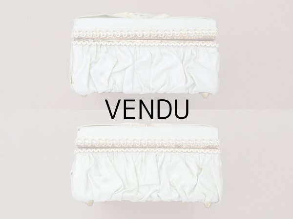 画像8: 19世紀 アンティーク ナポレオン3世時代 お菓子箱 パウダーグリーンのシルクサテン チョコレートボックス  (8)