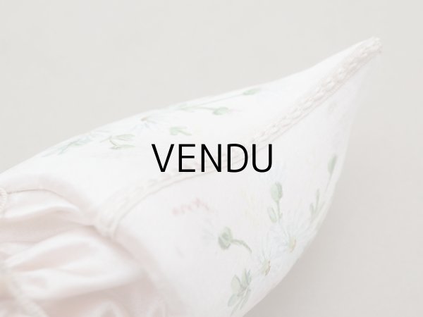 画像7: 19世紀 アンティーク 靴型 お菓子箱 パウダーピンクのシルクサテン マーガレット ハンドペイント (7)