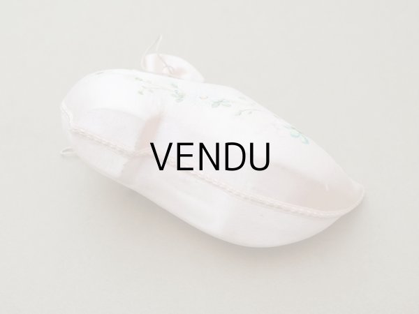 画像8: 19世紀 アンティーク 靴型 お菓子箱 パウダーピンクのシルクサテン マーガレット ハンドペイント (8)