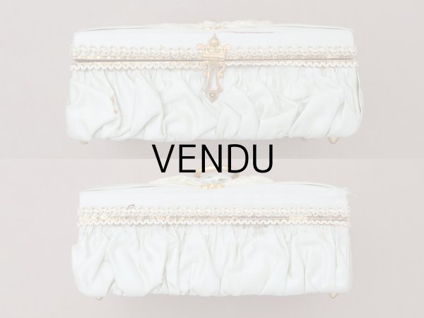 画像7: 19世紀 アンティーク ナポレオン3世時代 お菓子箱 パウダーグリーンのシルクサテン チョコレートボックス  (7)