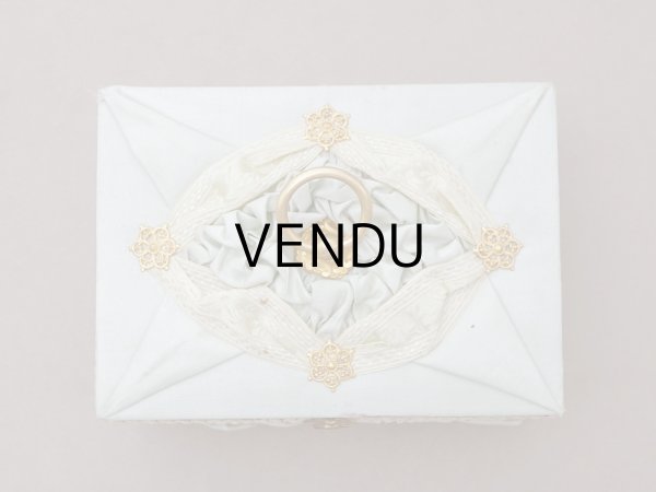 画像3: 19世紀 アンティーク ナポレオン3世時代 お菓子箱 パウダーグリーンのシルクサテン チョコレートボックス  (3)