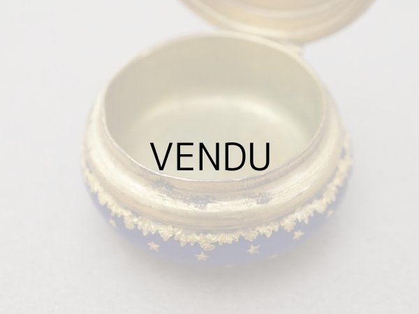 画像6: 19世紀 アンティーク ピルケース ブレッソンエナメル パールの装飾 ブルーのエナメル 薔薇のリース (6)