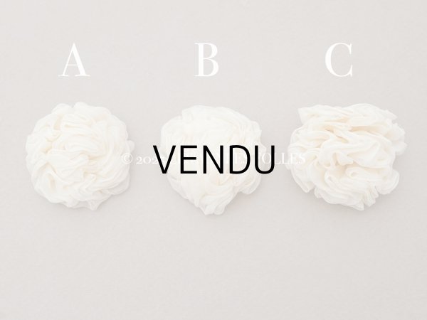 画像2: ＊蚤の市＊アンティーク シルクシフォン 薔薇の布花 アイボリー (2)