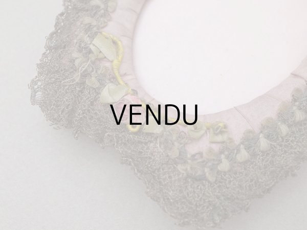 画像9: ＊蚤の市＊アンティーク フォトフレーム ロココモチーフ付き シルク製  (9)