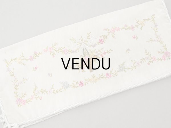 画像2: アンティーク シルク製 花かごのリボン刺繍入り ハンキーケース ハンカチ用ポシェット フラワーバスケット (2)