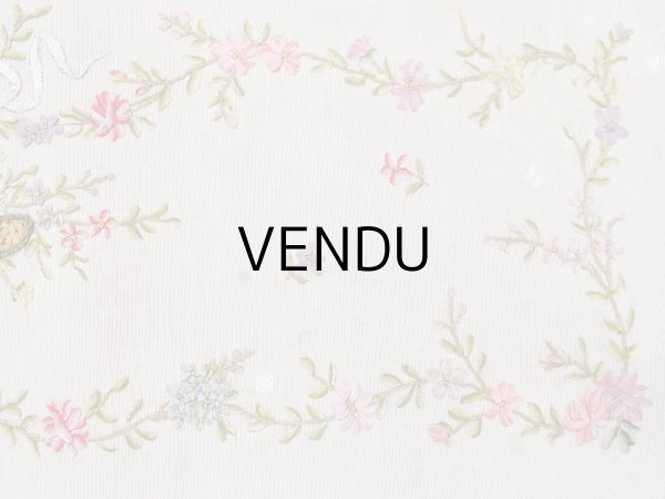 画像10: アンティーク シルク製 花かごのリボン刺繍入り ハンキーケース ハンカチ用ポシェット フラワーバスケット (10)