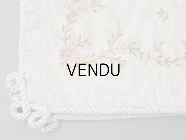 画像8: アンティーク シルク製 花かごのリボン刺繍入り ハンキーケース ハンカチ用ポシェット フラワーバスケット (8)