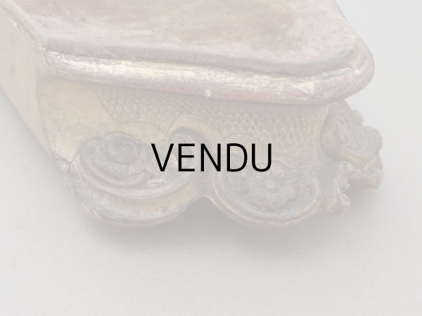 画像8: 19世紀 アンティーク ロカイユ装飾の台座 コーヒーブラウンのベルベット (8)