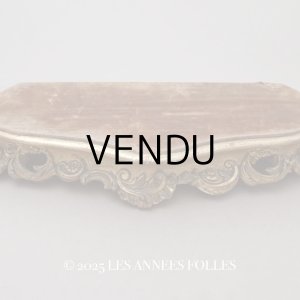 画像: 19世紀 アンティーク ロカイユ装飾の台座 コーヒーブラウンのベルベット