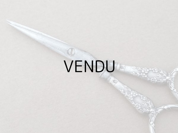 画像11: アンティーク シルバー製 リボン＆花のガーランド ソーイングセット 裁縫道具 (11)