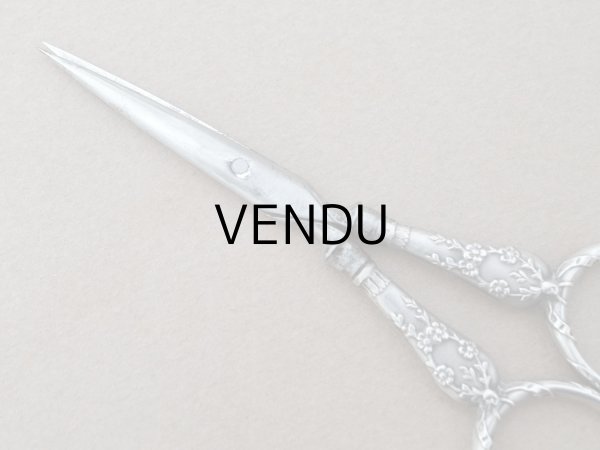 画像12: アンティーク シルバー製 リボン＆花のガーランド ソーイングセット 裁縫道具 (12)