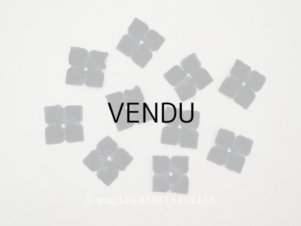 画像1: アンティーク 布花材料 ベルベットの花びら 花芯付き 10ピースのセット 約3cm 布花 黒 (1)