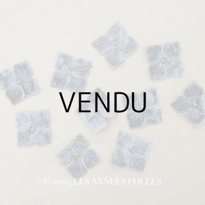 画像: アンティーク 布花材料 ベルベットの花びら 花芯付き 10ピースのセット 約3cm 布花 チャコールグレイ