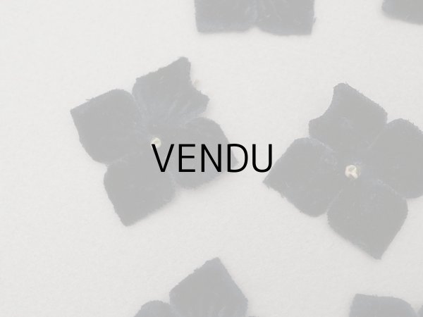 画像2: アンティーク 布花材料 ベルベットの花びら 花芯付き 10ピースのセット 約3cm 布花 黒 (2)