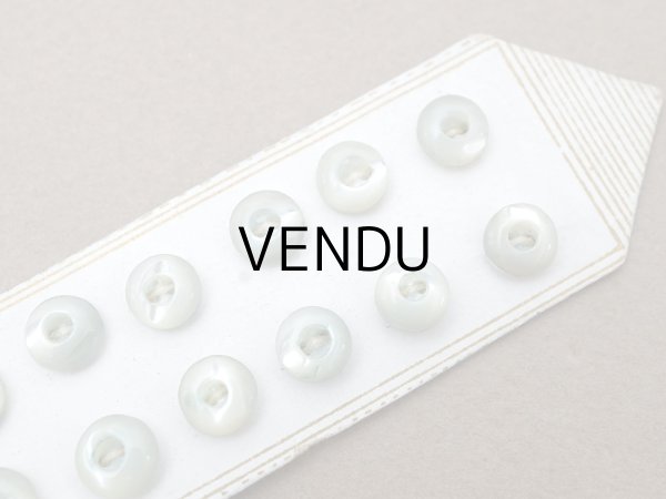 画像8: アンティーク マザーオブパール製 極小 ボタン 6mm 12ピース シェルボタン パウダーブルーグリーン (8)