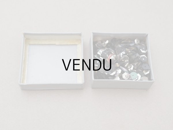 画像4: アンティーク ガラスの蓋の紙箱 シルバー色のスパンコール入り (4)