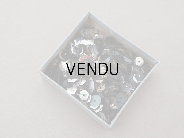 画像6: アンティーク ガラスの蓋の紙箱 シルバー色のスパンコール入り (6)