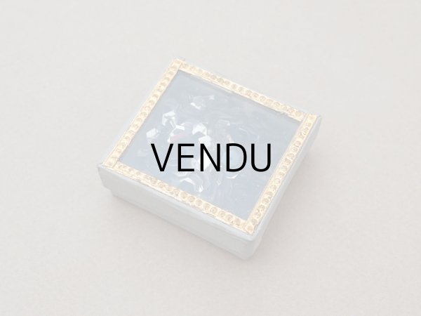 画像2: アンティーク ガラスの蓋の紙箱 シルバー色のスパンコール入り (2)