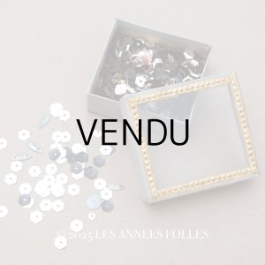 画像: アンティーク ガラスの蓋の紙箱 シルバー色のスパンコール入り