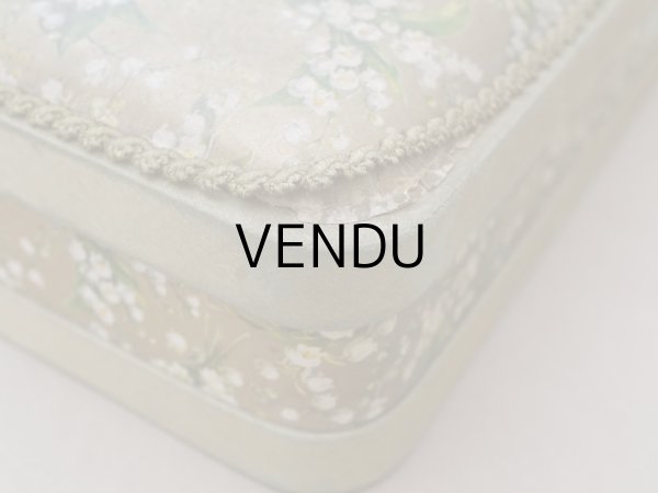 画像7: アンティーク 鈴蘭のお菓子箱 脚付き コンフィズリーの紙箱 (7)