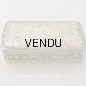 画像: アンティーク 鈴蘭のお菓子箱 脚付き コンフィズリーの紙箱