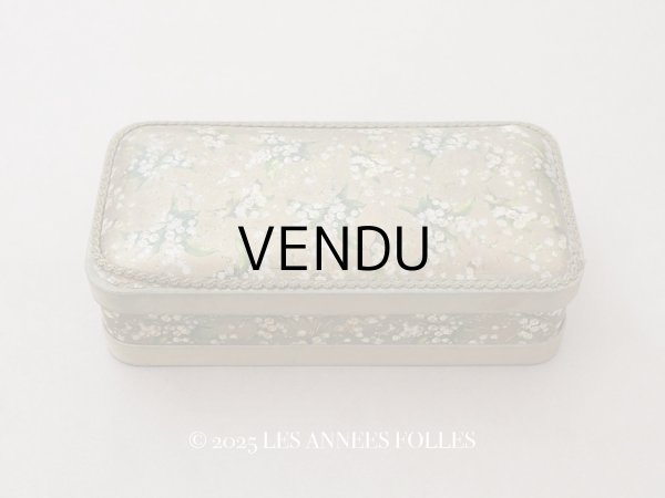 画像1: アンティーク 鈴蘭のお菓子箱 脚付き コンフィズリーの紙箱 (1)