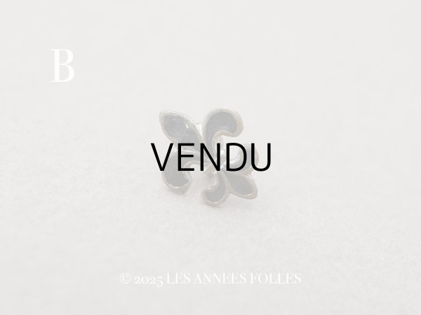 画像3: アンティーク ドール用 極小 ボタン 百合の紋章 8.5×10.5mm (3)