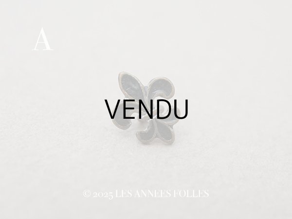 画像2: アンティーク ドール用 極小 ボタン 百合の紋章 8.5×10.5mm (2)