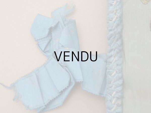 画像2: ＊蚤の市＊アンティーク シルク製 ハンキーケース モノグラム＆花刺繍 ハンカチ用ポシェット グレイッシュブルー (2)