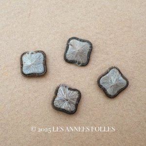 画像: 19世紀 アンティーク シルク製 小さなくるみボタン グレイ 10mm 4ピースのセット
