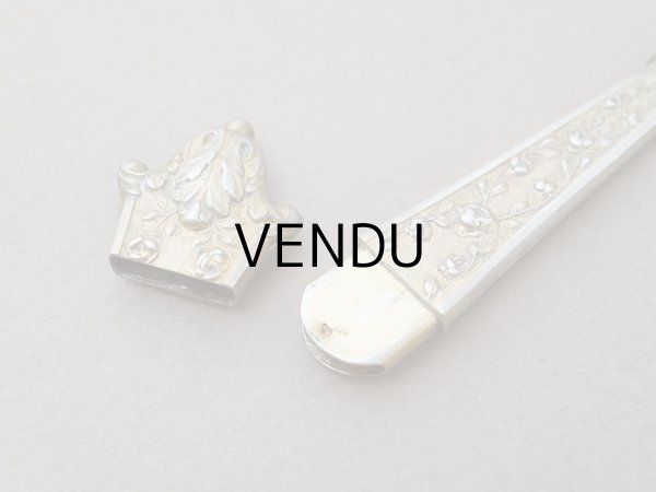 画像6: 19世紀末 アンティーク ヴェルメイユ製  薔薇模様 ニードルケース&目打ち＆紐通しのセット (6)