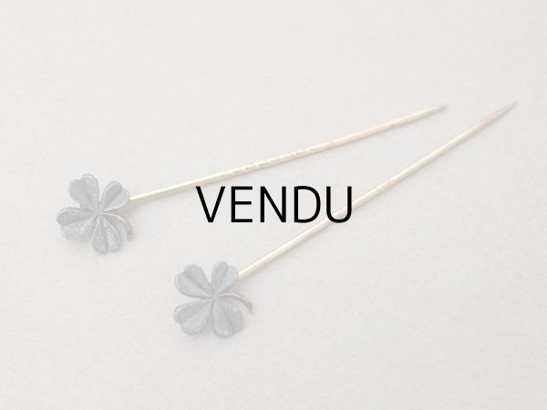 画像2: アンティーク 四つ葉のクローバー 小さなエパングル 2点セット (2)