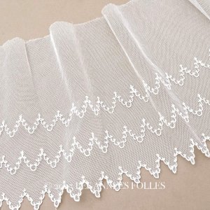 画像: アンティーク  刺繍入り 幅広 チュールレース 幅24cm