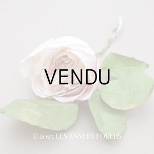 画像: アンティーク パウダーピンクの薔薇の布花 クウォーターロゼット咲き