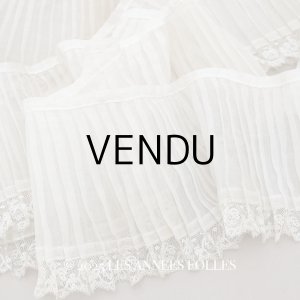 画像: 1900年頃 アンティーク 幅広 ドレスの裾  レース付き プリーツ 3m 幅19.5cm コットンオーガンジー ドレスパーツ